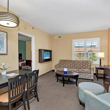 Modern Condo With Queen Suite Games Room & Bbq